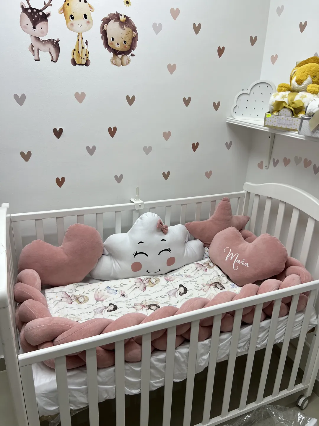 set-posteljine-za-krevetac-nasmejani-oblacak-puder-roze-1