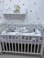 Set posteljine za krevetac Nasmejani oblačak –svetlo sivo/bela