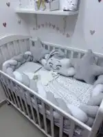 Set posteljine za krevetac Nasmejani oblačak –svetlo sivo/bela - Slika 9