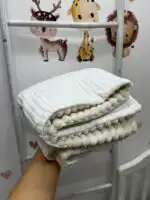 Pletenina/ polar topli prekrivač - Beli