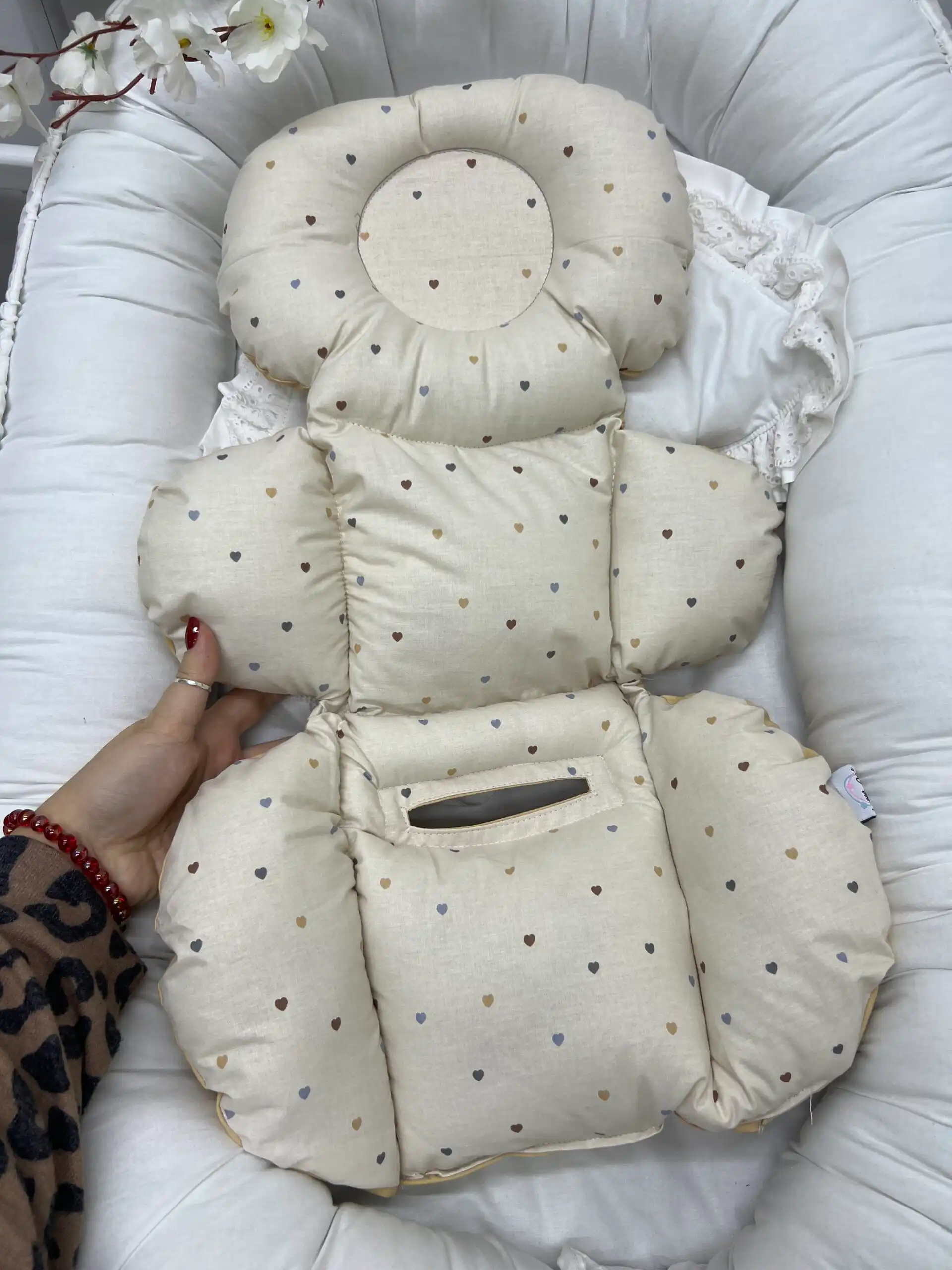 IMG_8263 Podloga za sedište jaje - srculenca na bež pozadini - Slika 1