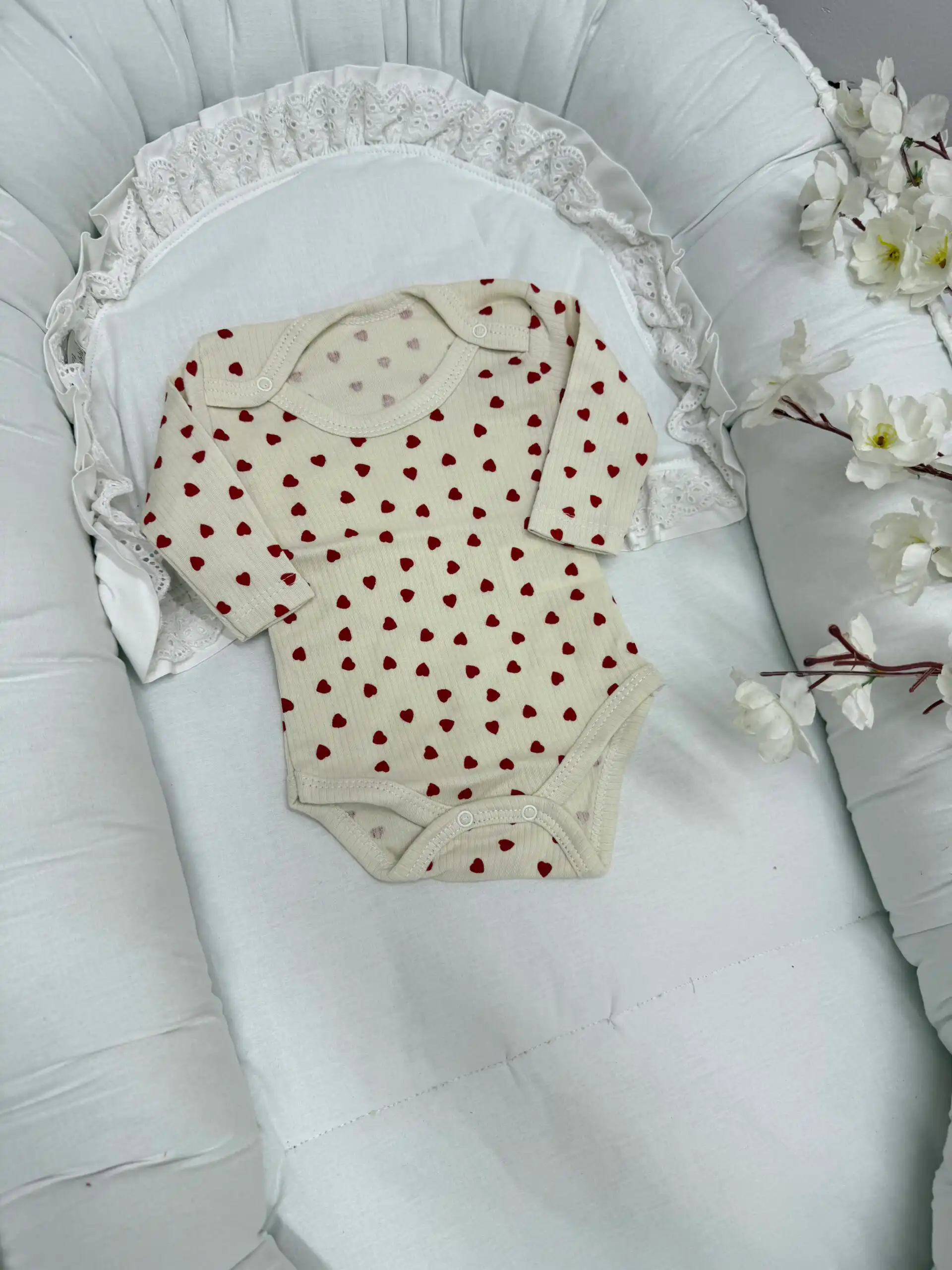 IMG_0922 Bodi za bebe -Bež sa crvenim srcima - Slika 1