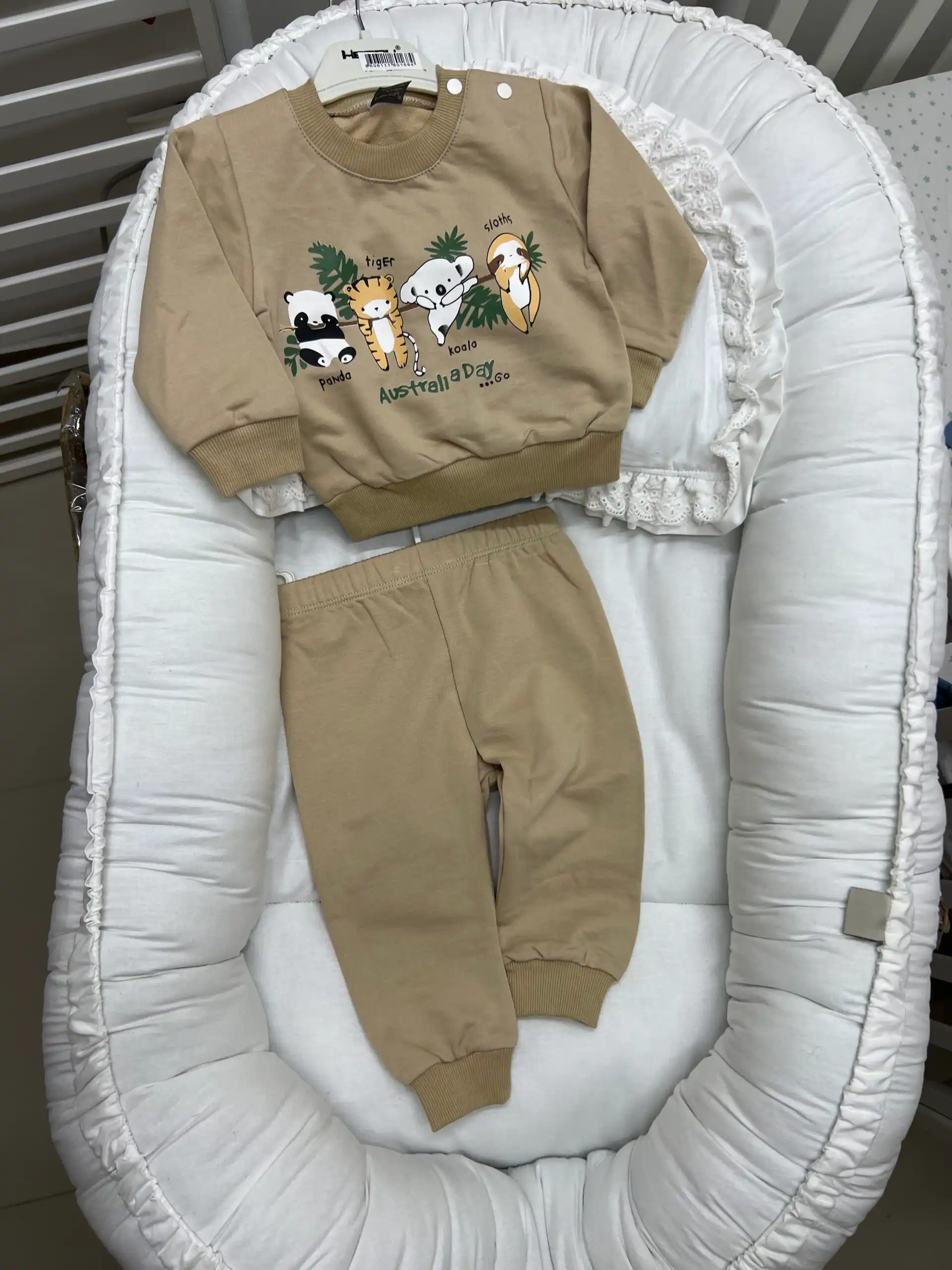 IMG_2674 Komplet trenerka Družina - bež - Slika 1