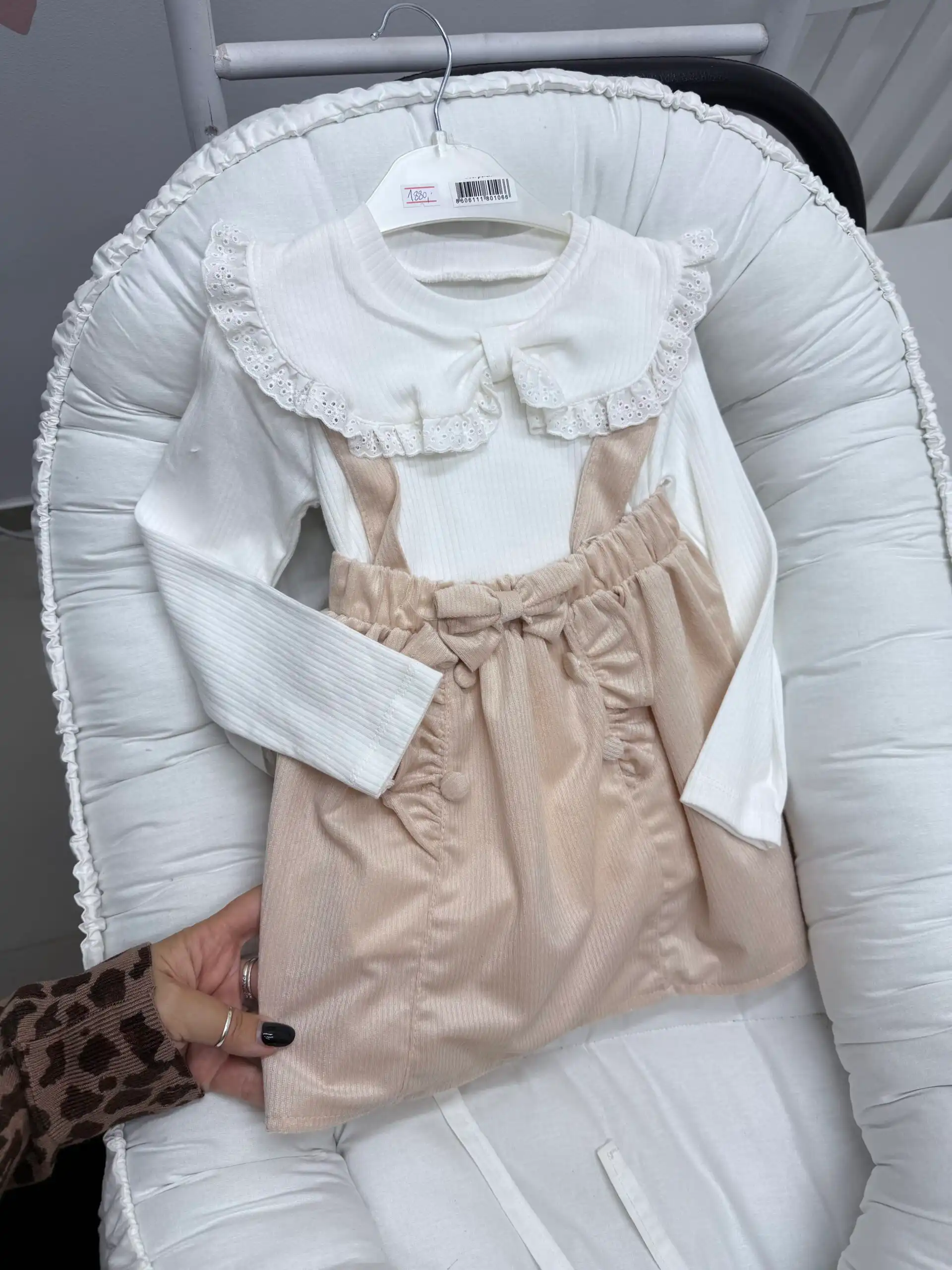 IMG_8245 Komplet za devojčice - bluza + suknja na tregere - puder - Slika 1