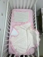 Set posteljine za krevetac sa ravnom ogradicom - sitna srculenca na nežno roze pozadini - Slika 5