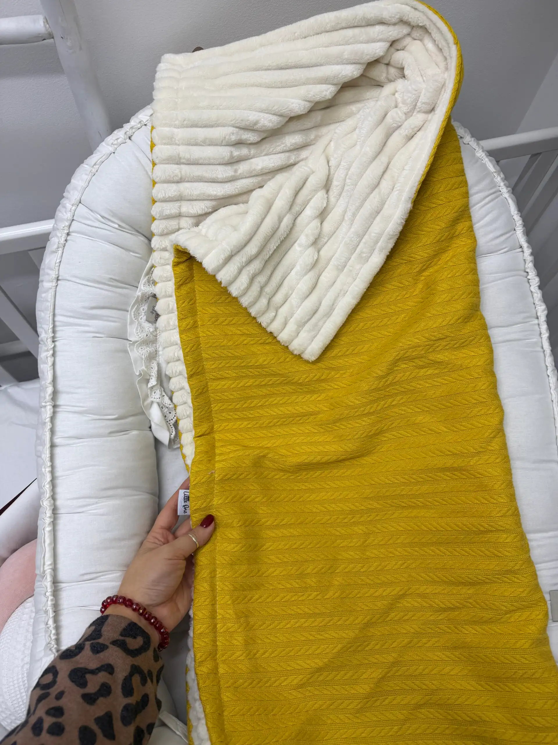 IMG_9457 Pletenina/ polar topli prekrivač – Oker - Slika 1